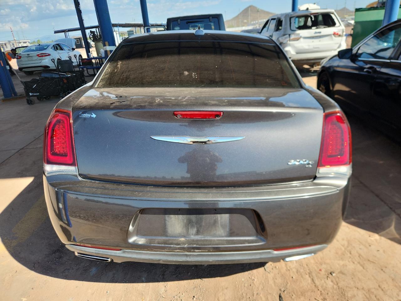 2016 Chrysler 300 S VIN: 2C3CCABG4GH182235 Lot: 81525855