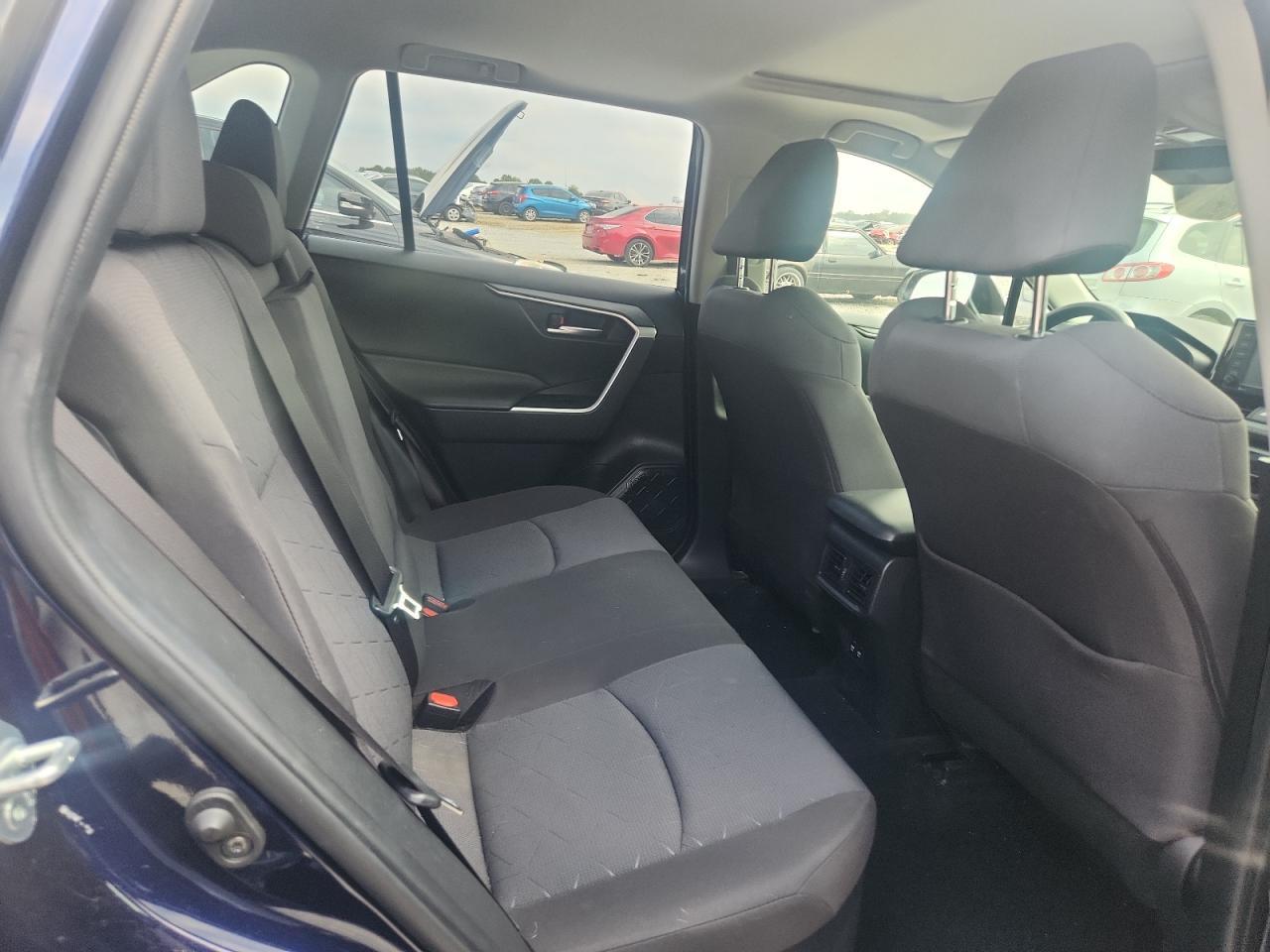 2020 Toyota Rav4 Xle VIN: JTMRWRFV9LD056027 Lot: 81820815