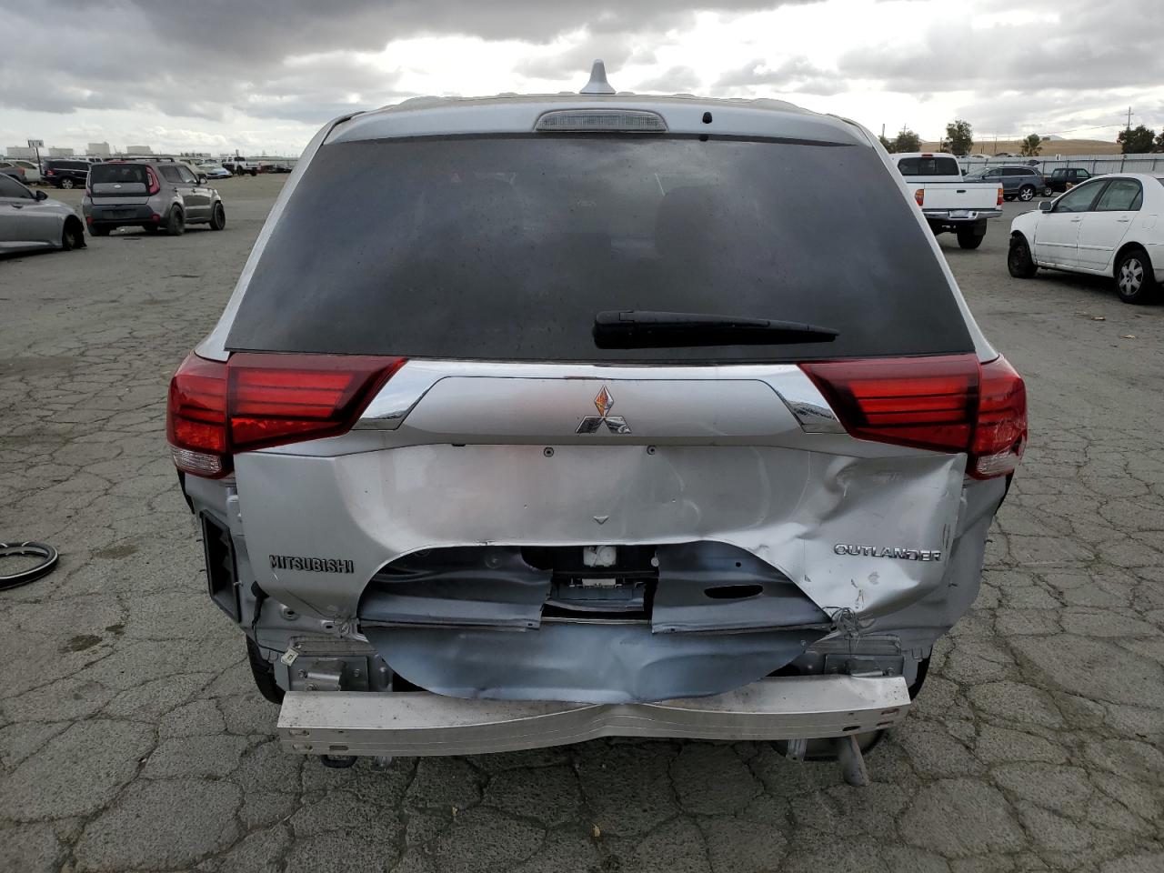 2018 Mitsubishi Outlander Es VIN: JA4AD2A31JZ052824 Lot: 80128485