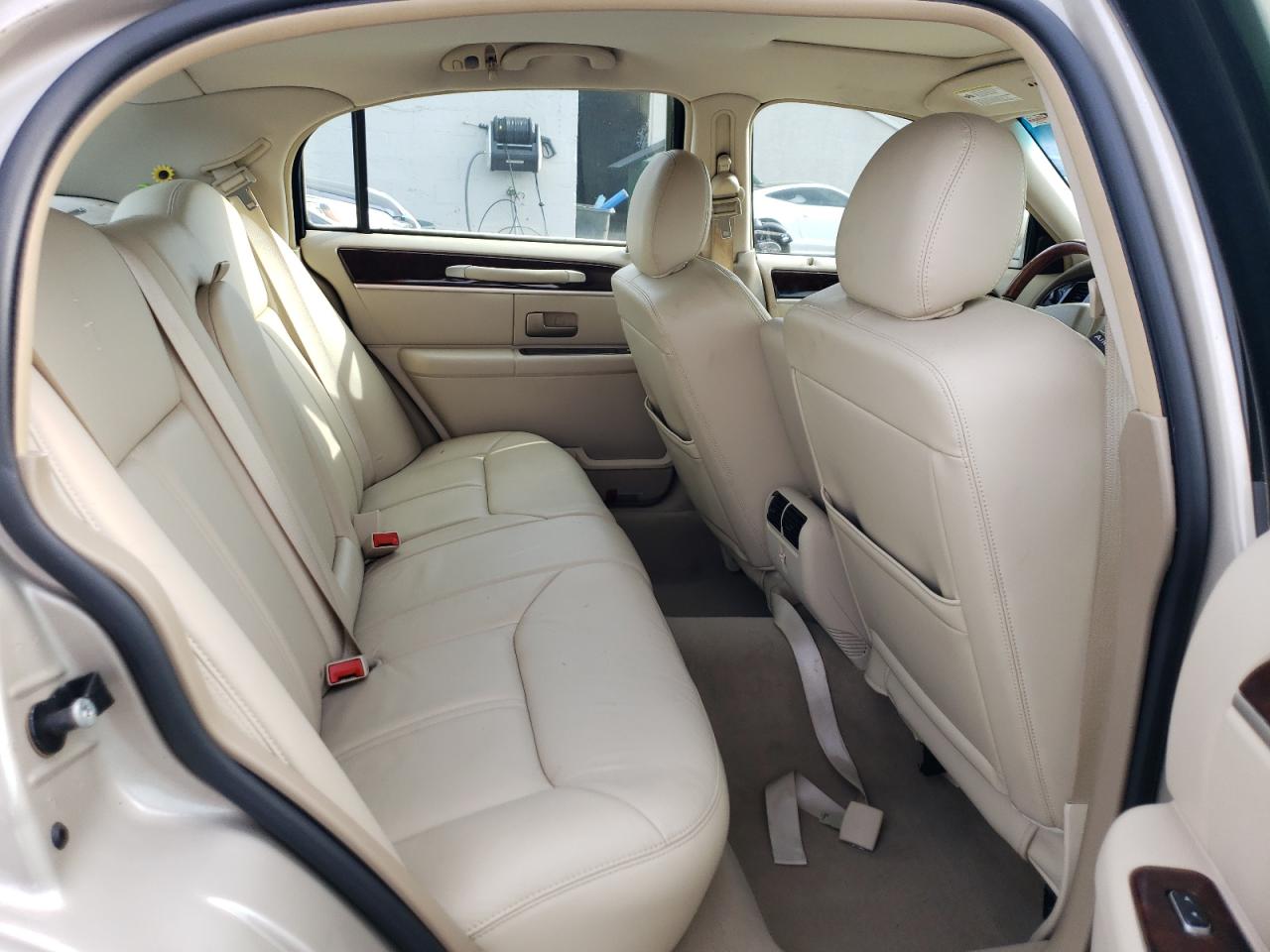 2008 Lincoln Town Car Signature Limited VIN: 2LNHM82W58X632881 Lot: 84770305