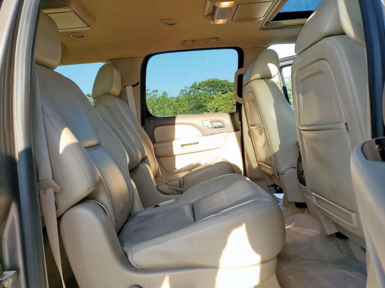 2014 Chevrolet Suburban C1500 Ltz VIN: 1GNSCKE04ER208476 Lot: 81630985