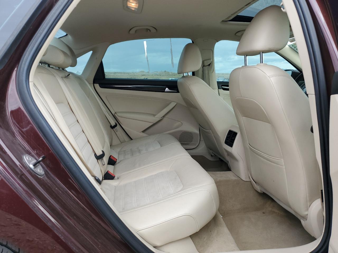 2014 Volkswagen Passat Sel VIN: 1VWCN7A36EC089799 Lot: 84589595