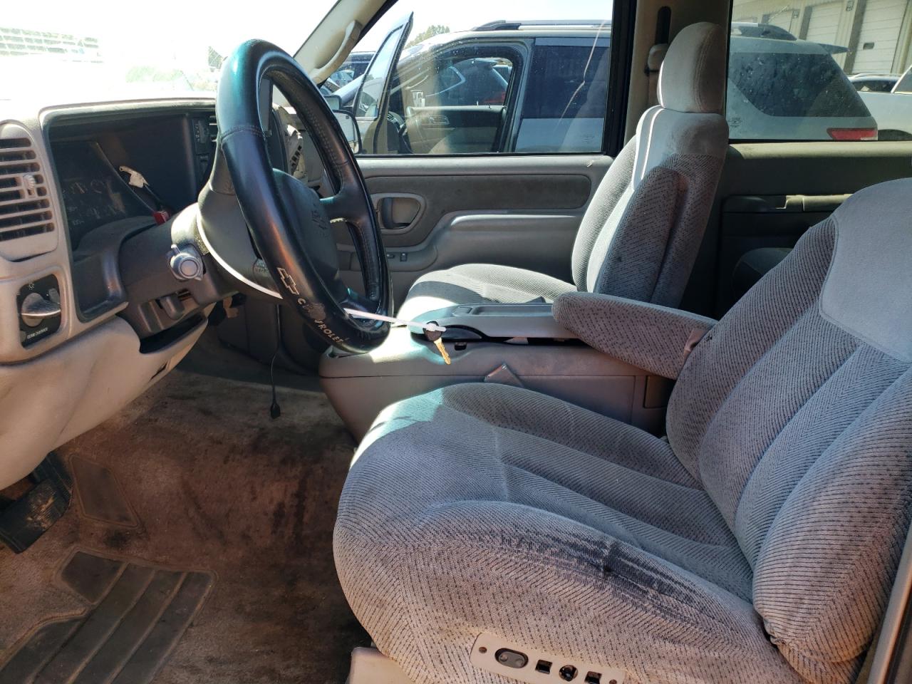 1998 Chevrolet Tahoe K1500 VIN: 3GNEK18R4WG101899 Lot: 71780145