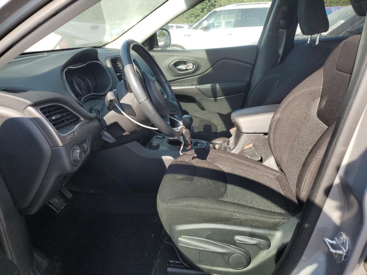 2020 Jeep Cherokee Latitude VIN: 1C4PJMCB1LD570750 Lot: 71855725