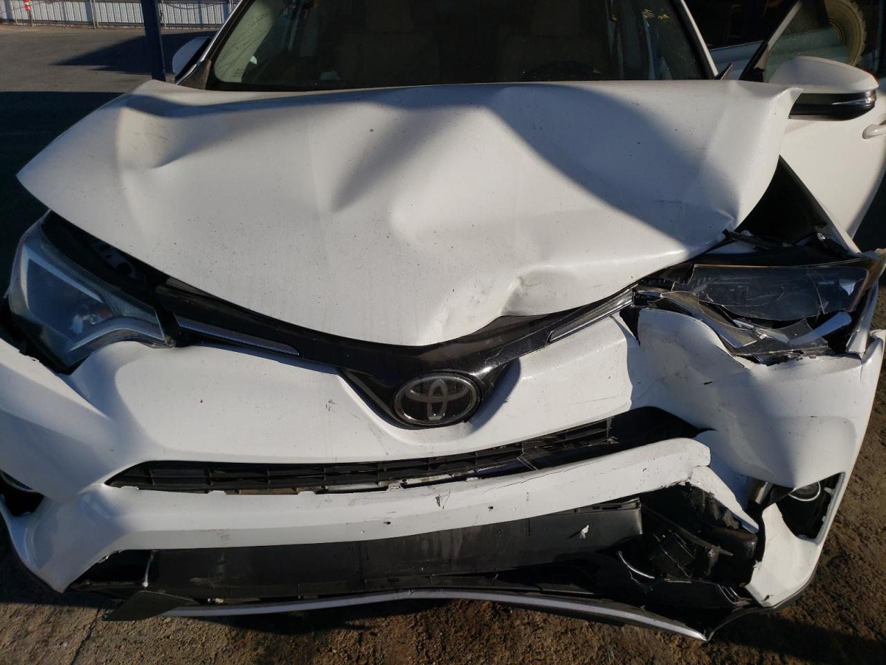 2017 Toyota Rav4 Xle VIN: JTMWFREV6HD106815 Lot: 82080585