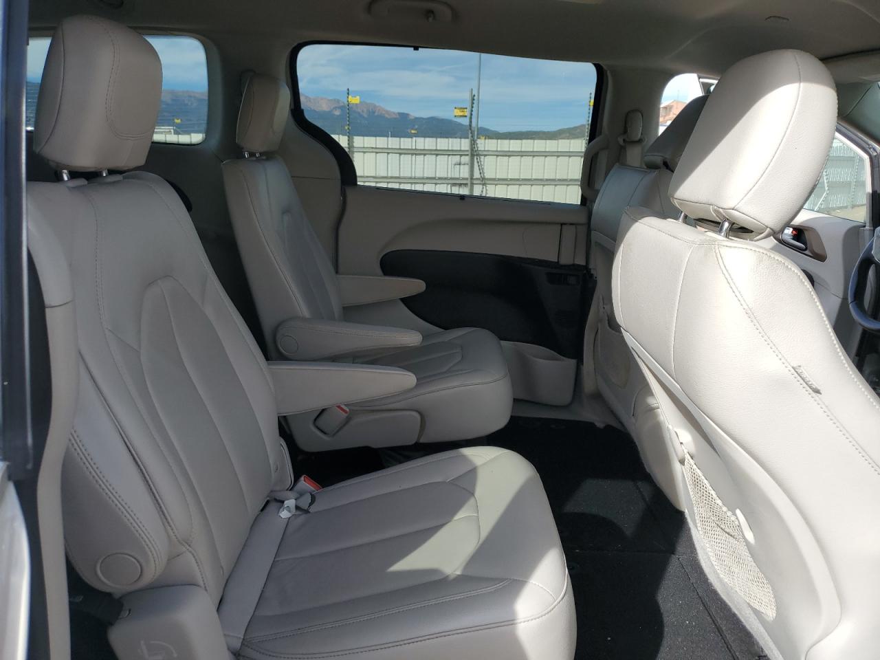 2017 Chrysler Pacifica Touring L VIN: 2C4RC1BG6HR584162 Lot: 84220475