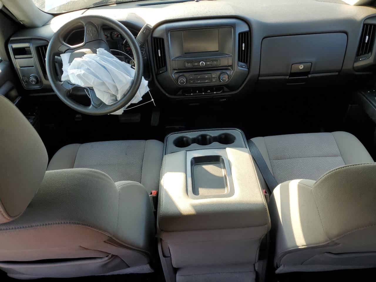 2018 Chevrolet Silverado K1500 Custom VIN: 1GCVKPEC5JZ354993 Lot: 81217415