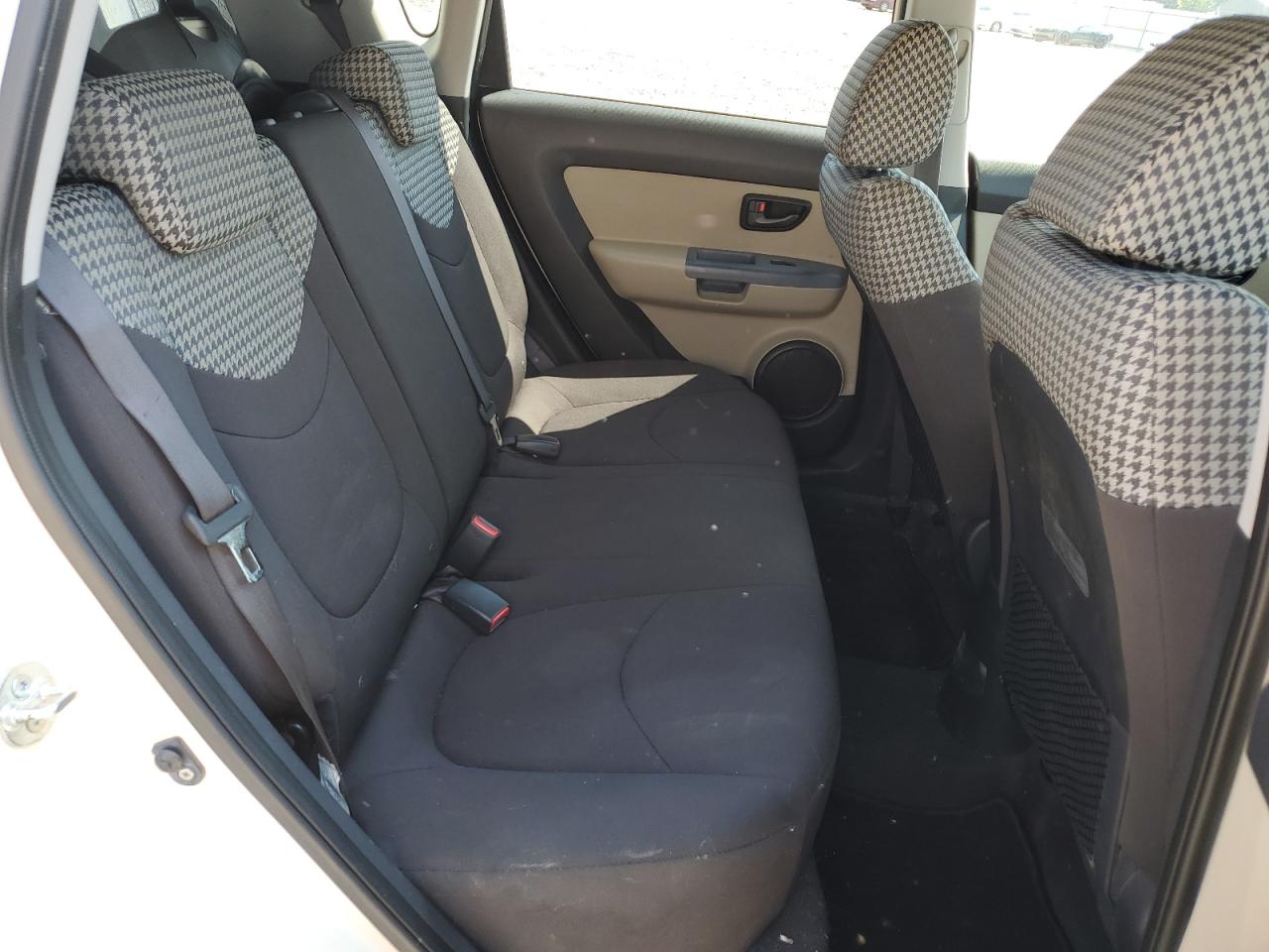 2010 Kia Soul + VIN: KNDJT2A24A7075185 Lot: 71121135