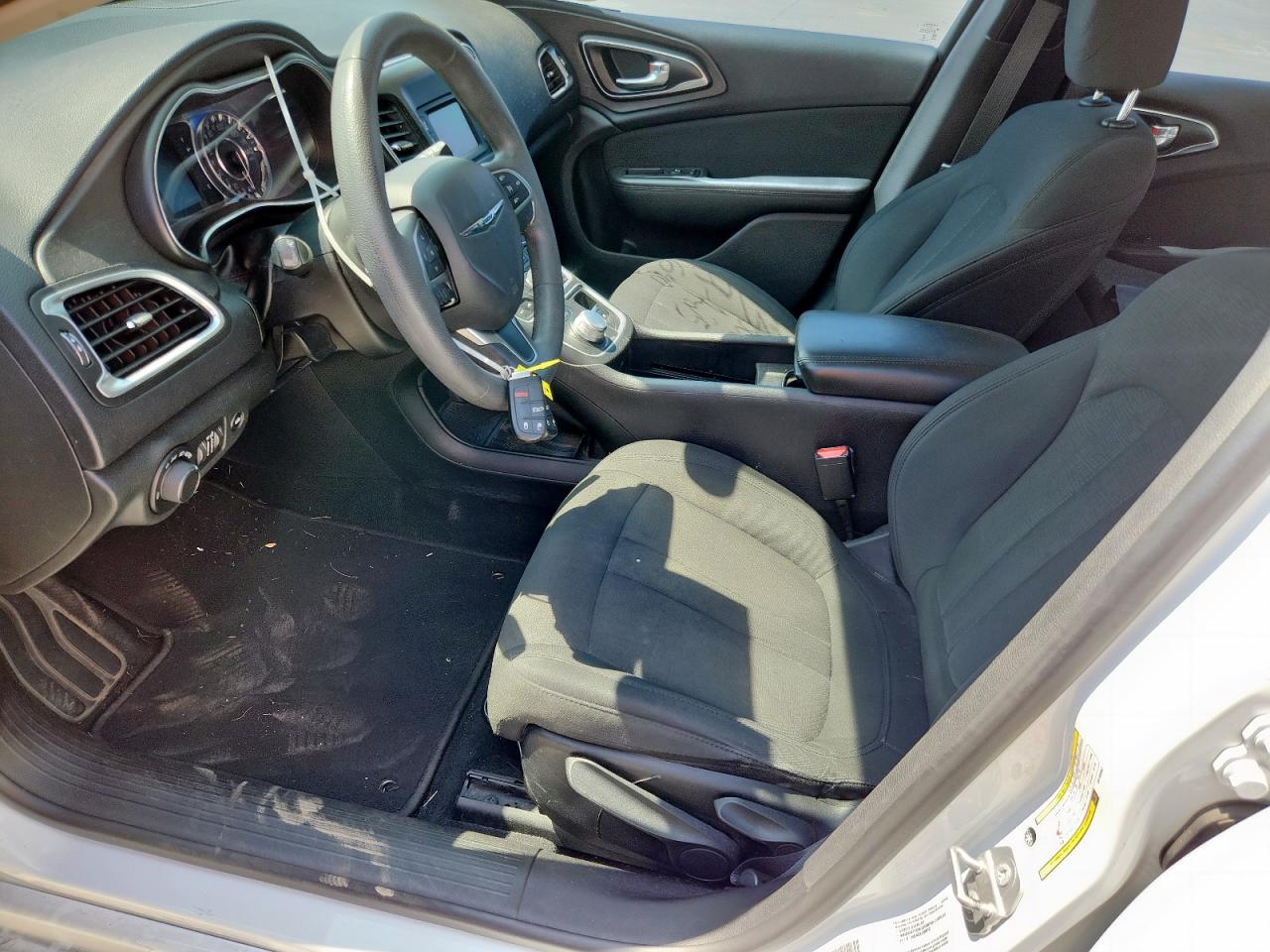 2016 Chrysler 200 Limited VIN: 1C3CCCAB4GN102067 Lot: 83988055