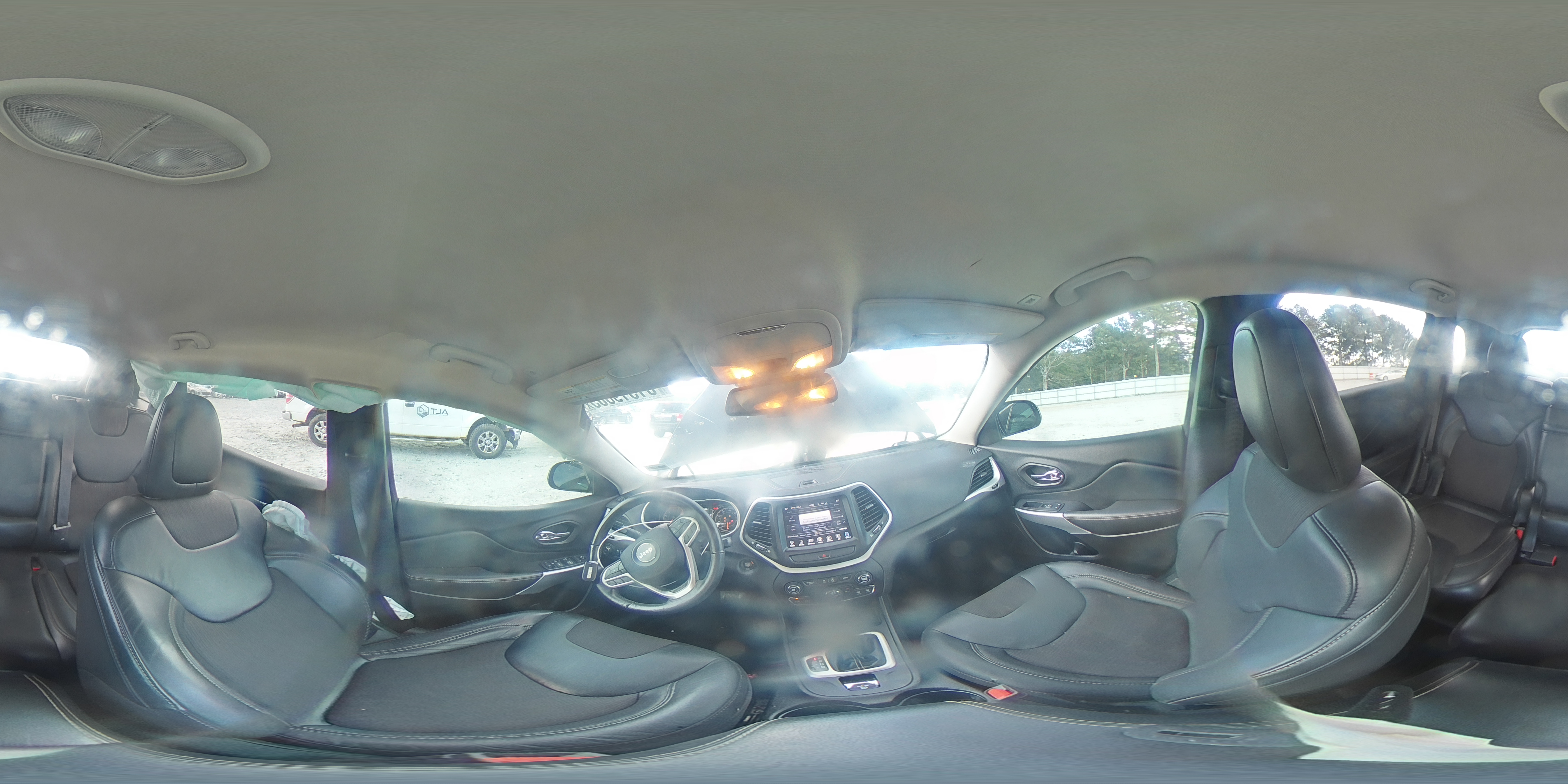 2018 Jeep Cherokee Latitude Plus VIN: 1C4PJLLX5JD511137 Lot: 81519885