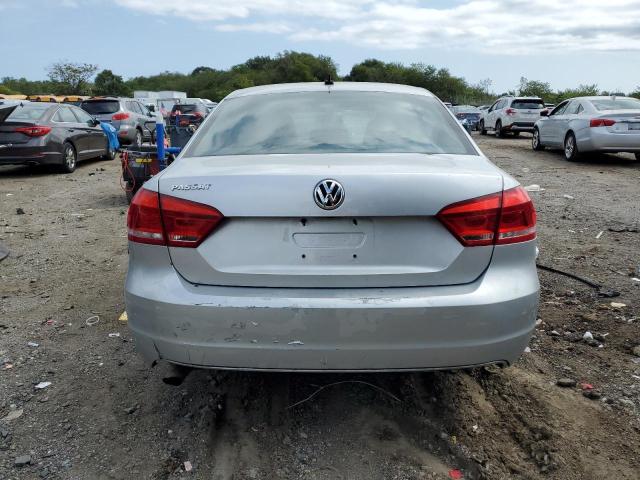 Sedans VOLKSWAGEN PASSAT 2014 Srebrny