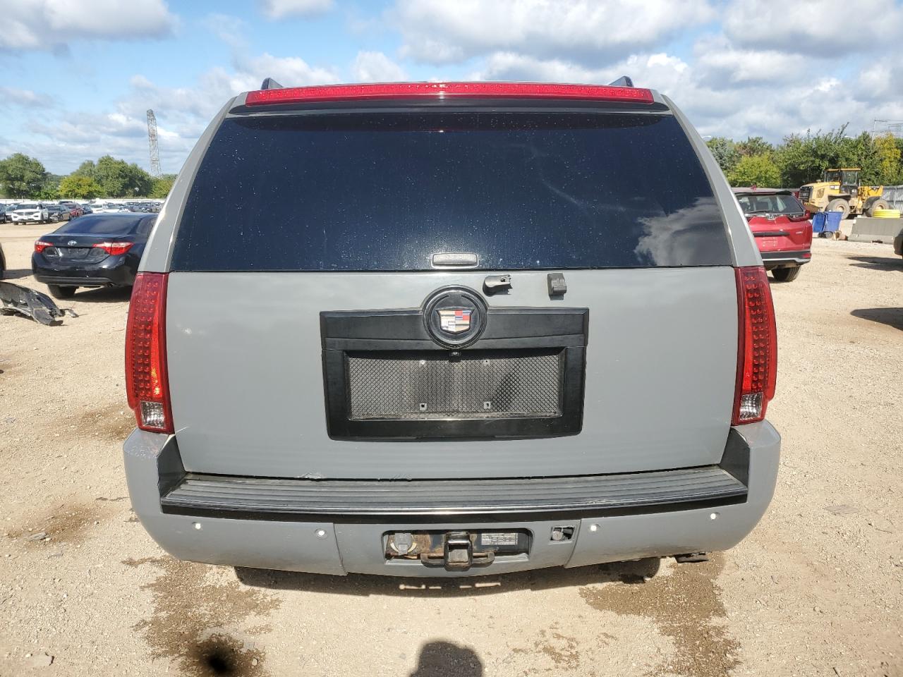 2007 Cadillac Escalade Luxury VIN: 1GYFK63817R421122 Lot: 71402885