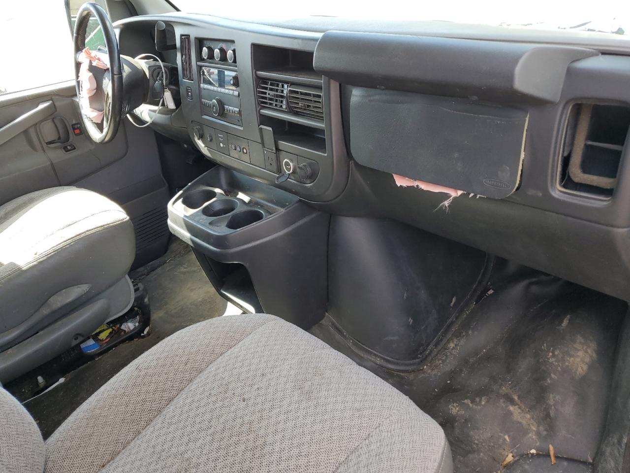 2018 Chevrolet Express G2500 VIN: 1GCWGAFG9J1339867 Lot: 83812455