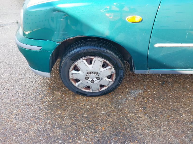 2001 NISSAN MICRA S