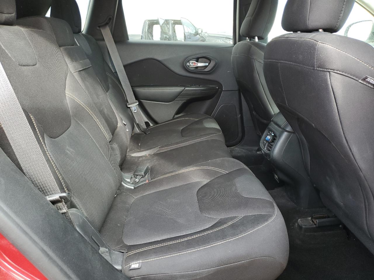 2015 Jeep Cherokee Latitude VIN: 1C4PJLCB1FW621148 Lot: 80219145