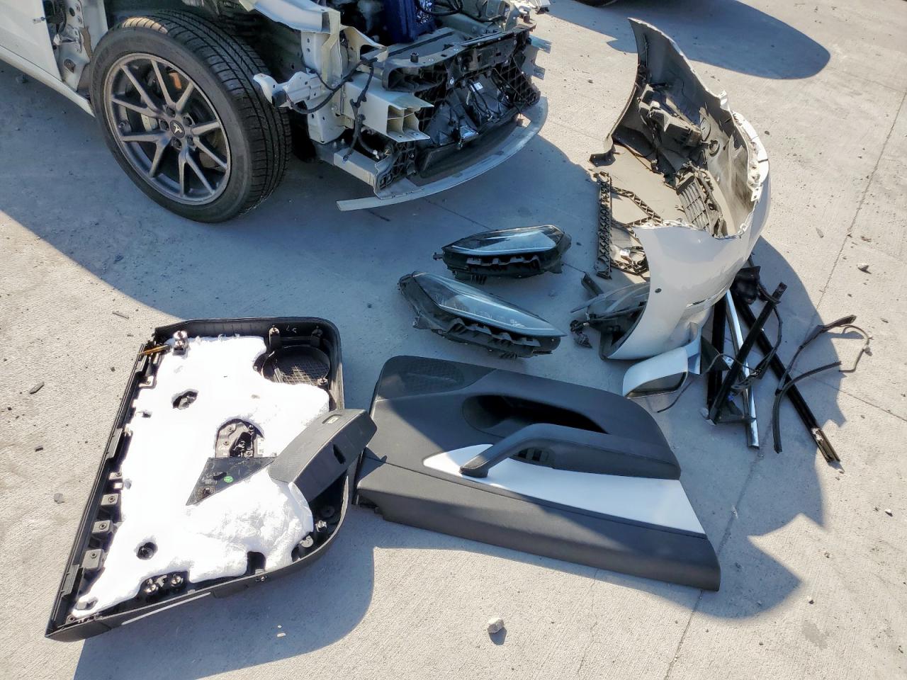 2018 Tesla Model 3 VIN: 5YJ3E1EB8JF099961 Lot: 72001015