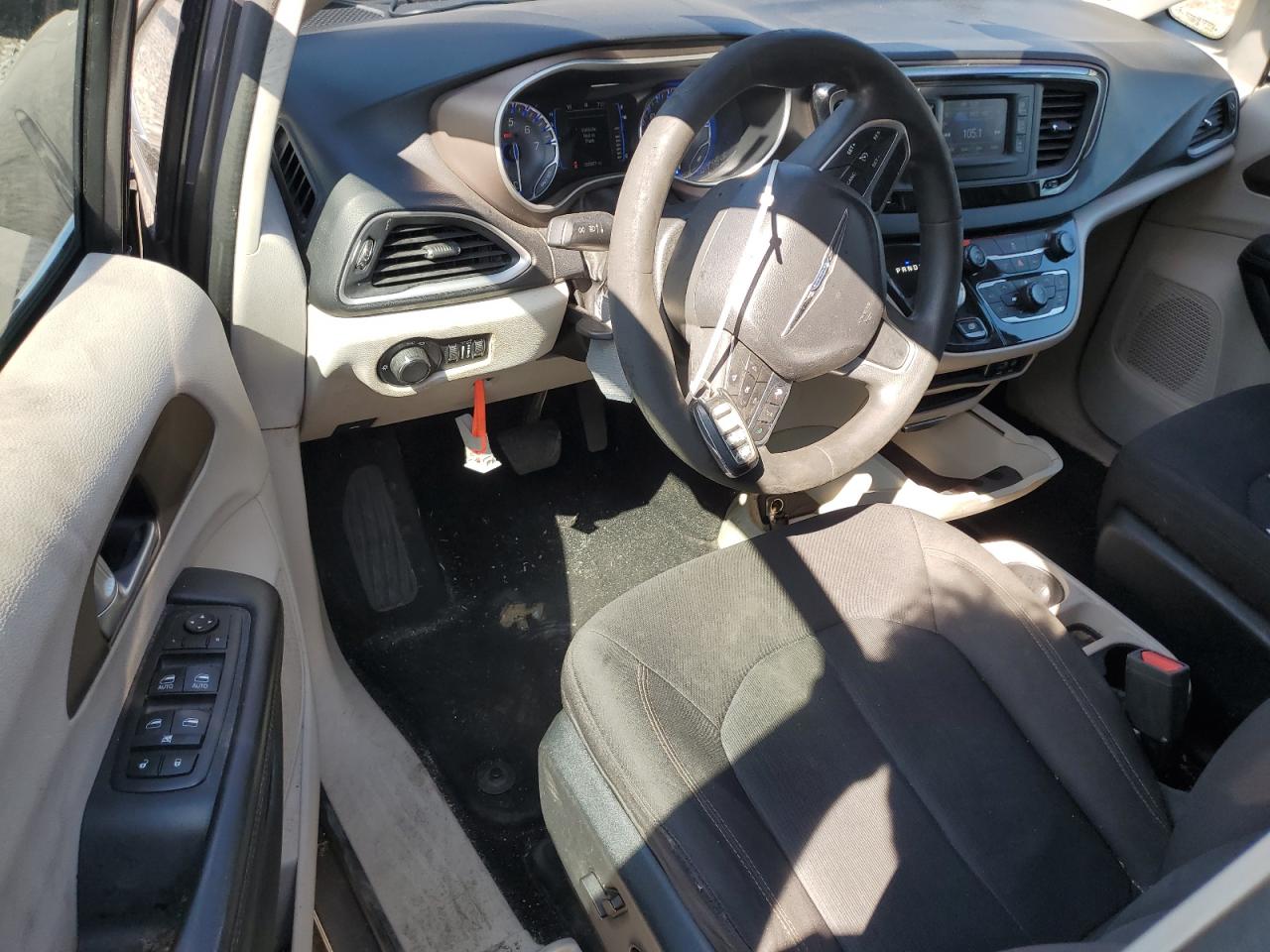 2017 Chrysler Pacifica Lx VIN: 2C4RC1CG4HR611387 Lot: 70995475