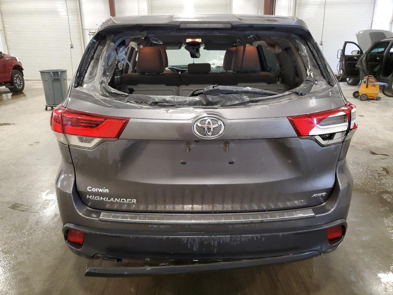 2018 Toyota Highlander Le VIN: 5TDBZRFH7JS854658 Lot: 82142605