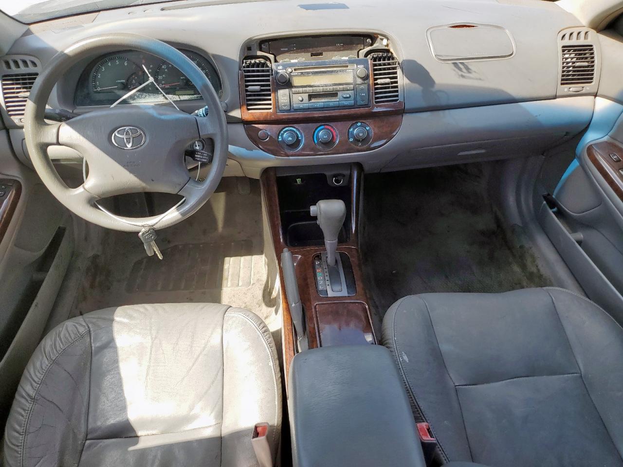 2003 Toyota Camry Le VIN: 4T1BE32K93U750256 Lot: 81470525