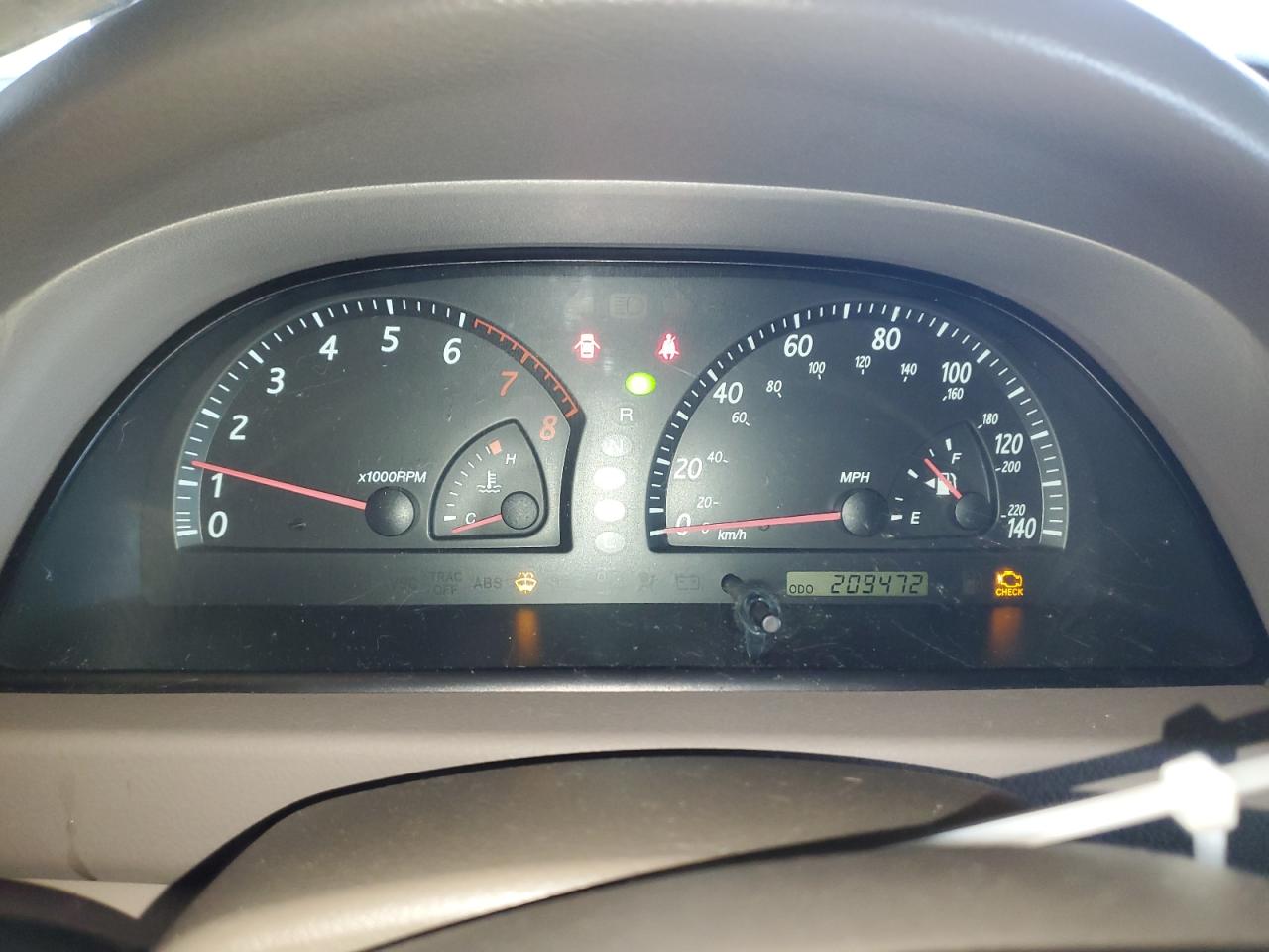 2002 Toyota Camry Le VIN: 4T1BE32K32U005811 Lot: 70229945
