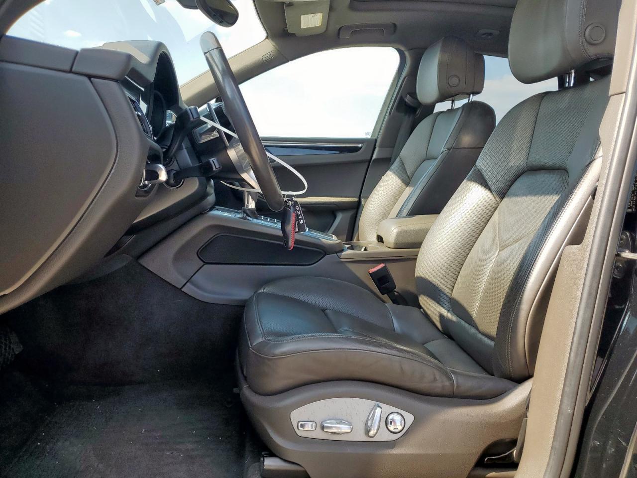 2018 Porsche Macan S VIN: WP1AB2A56JLB38354 Lot: 81849605