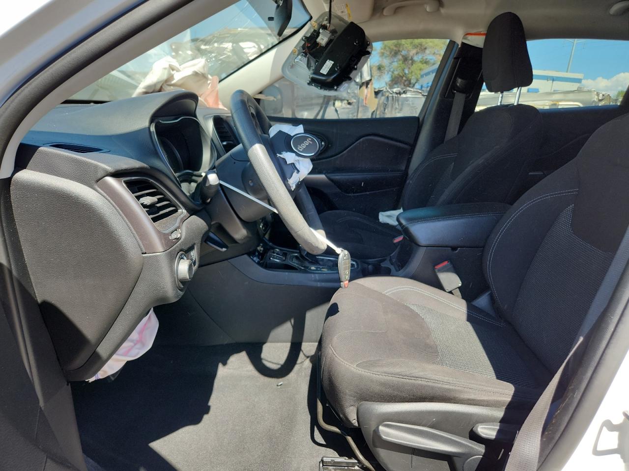 2020 Jeep Cherokee Latitude VIN: 1C4PJLCB8LD653750 Lot: 80846075