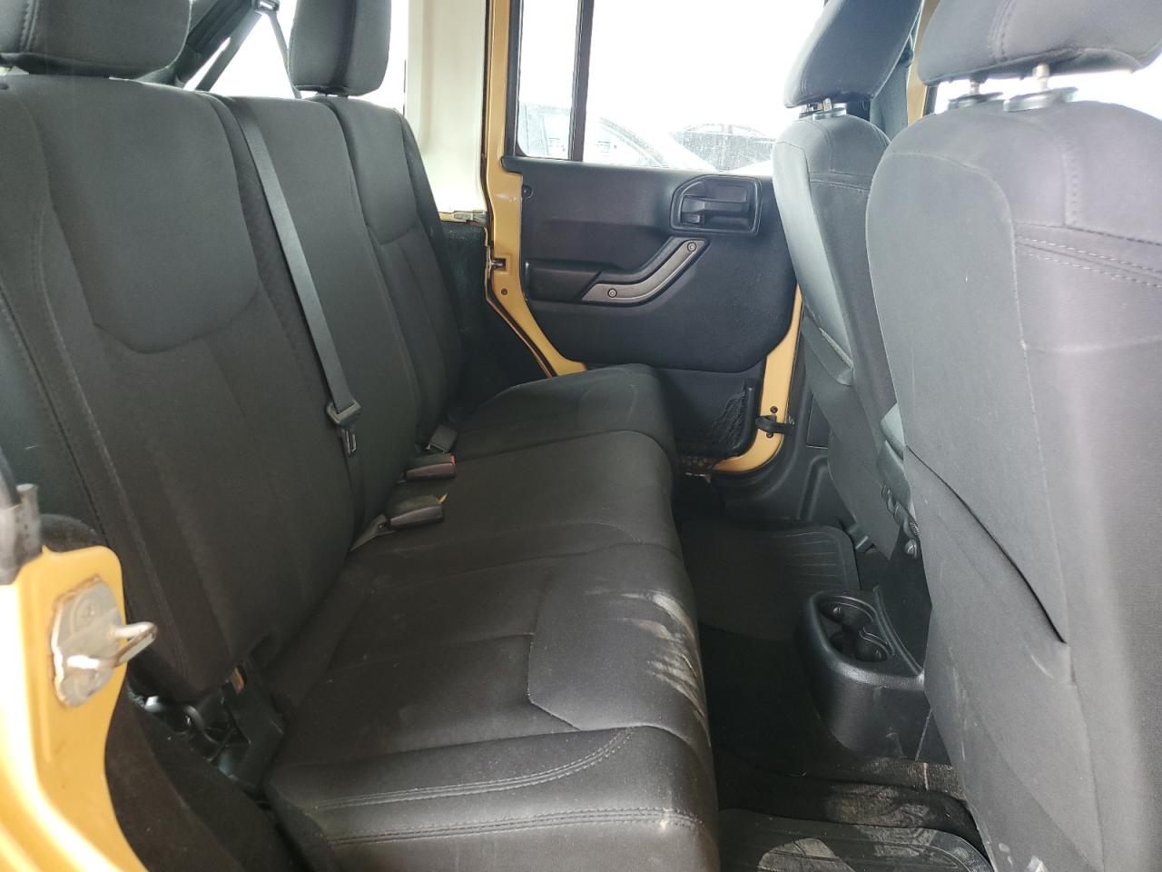 2014 Jeep Wrangler Unlimited Sport VIN: 1C4BJWKG2EL242751 Lot: 83969065