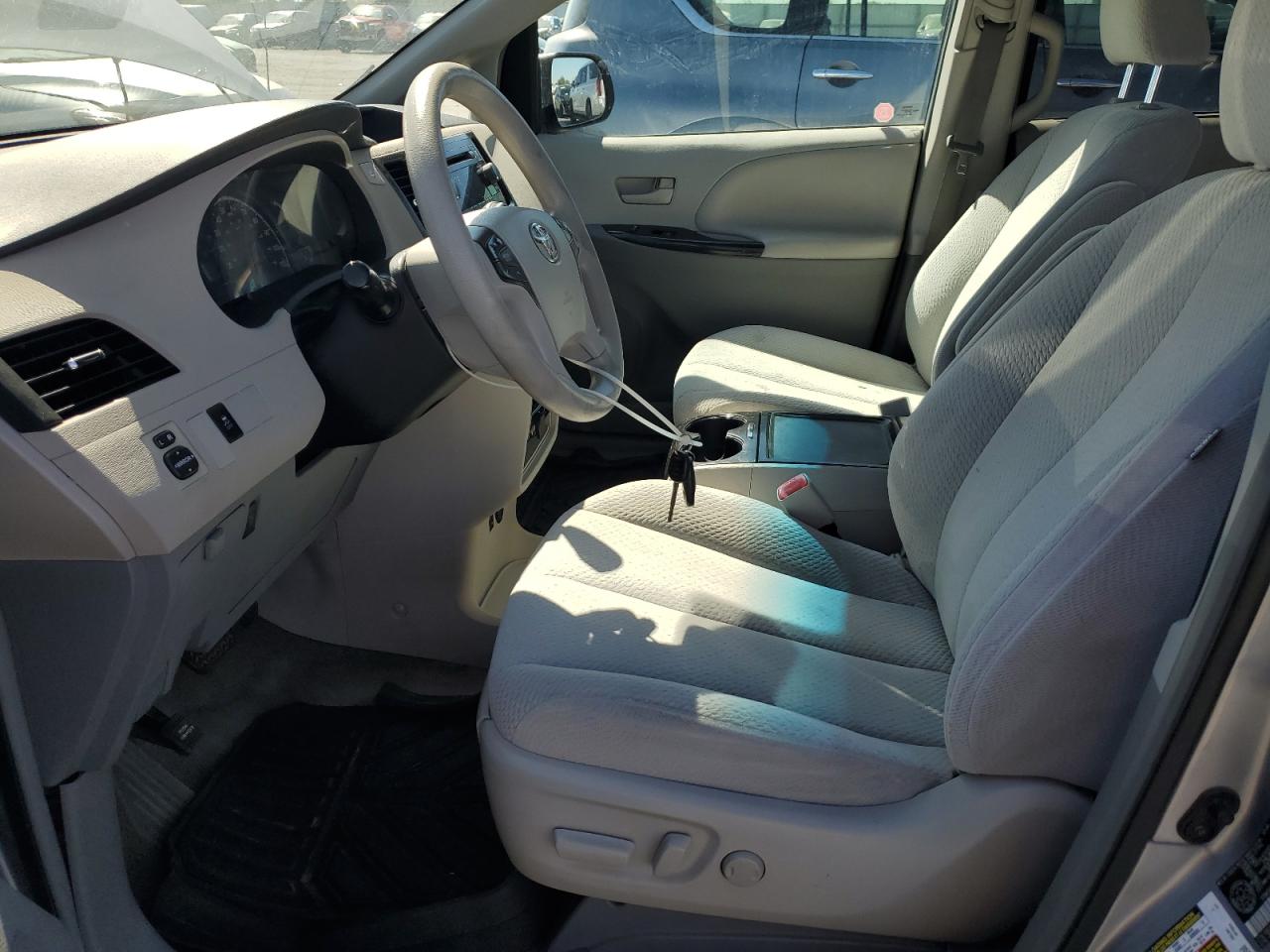 2012 Toyota Sienna Le VIN: 5TDKK3DC1CS177067 Lot: 80752135