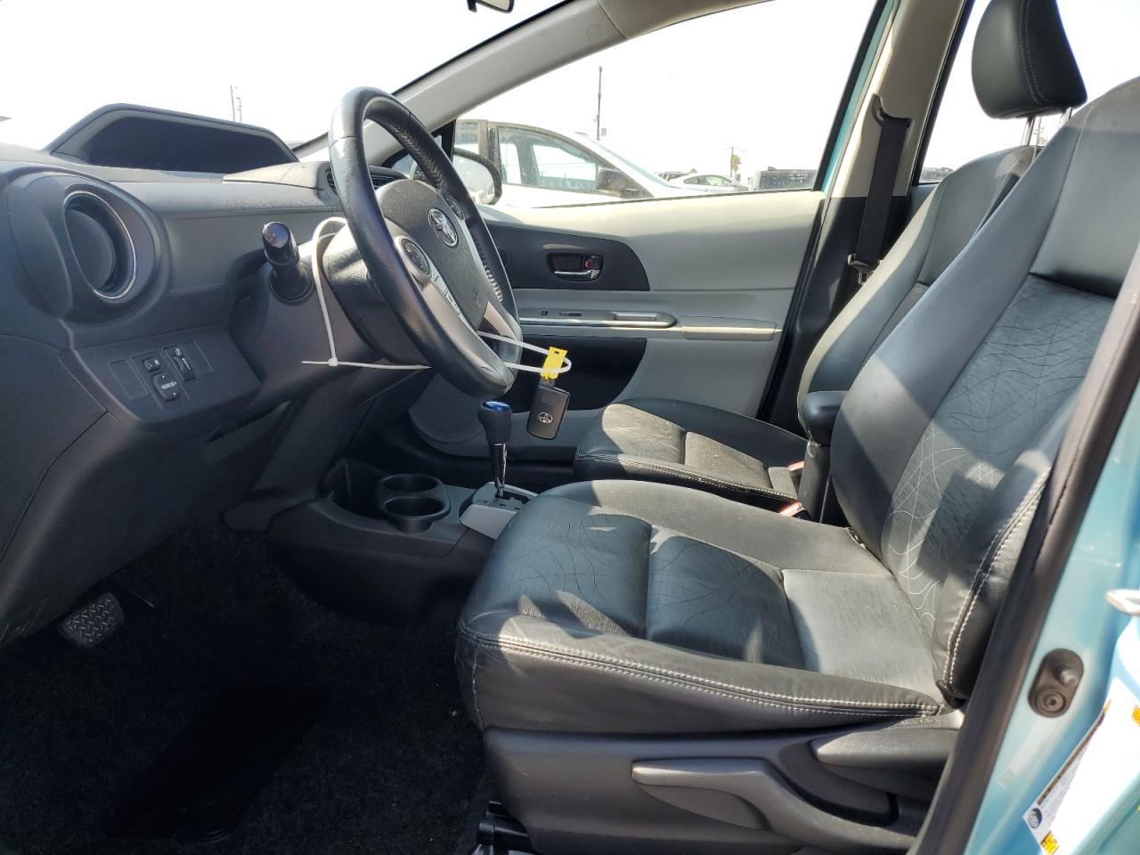 2013 Toyota Prius C VIN: JTDKDTB39D1043628 Lot: 81910315