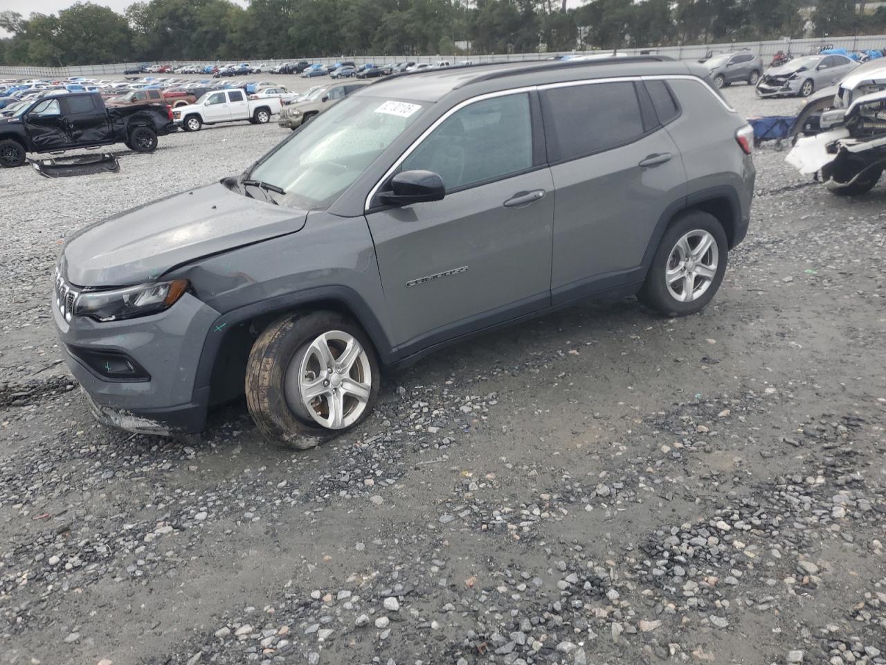 2024 Jeep Compass Latitude silver null gasoline 3C4NJDBN1RT591233 photo #1