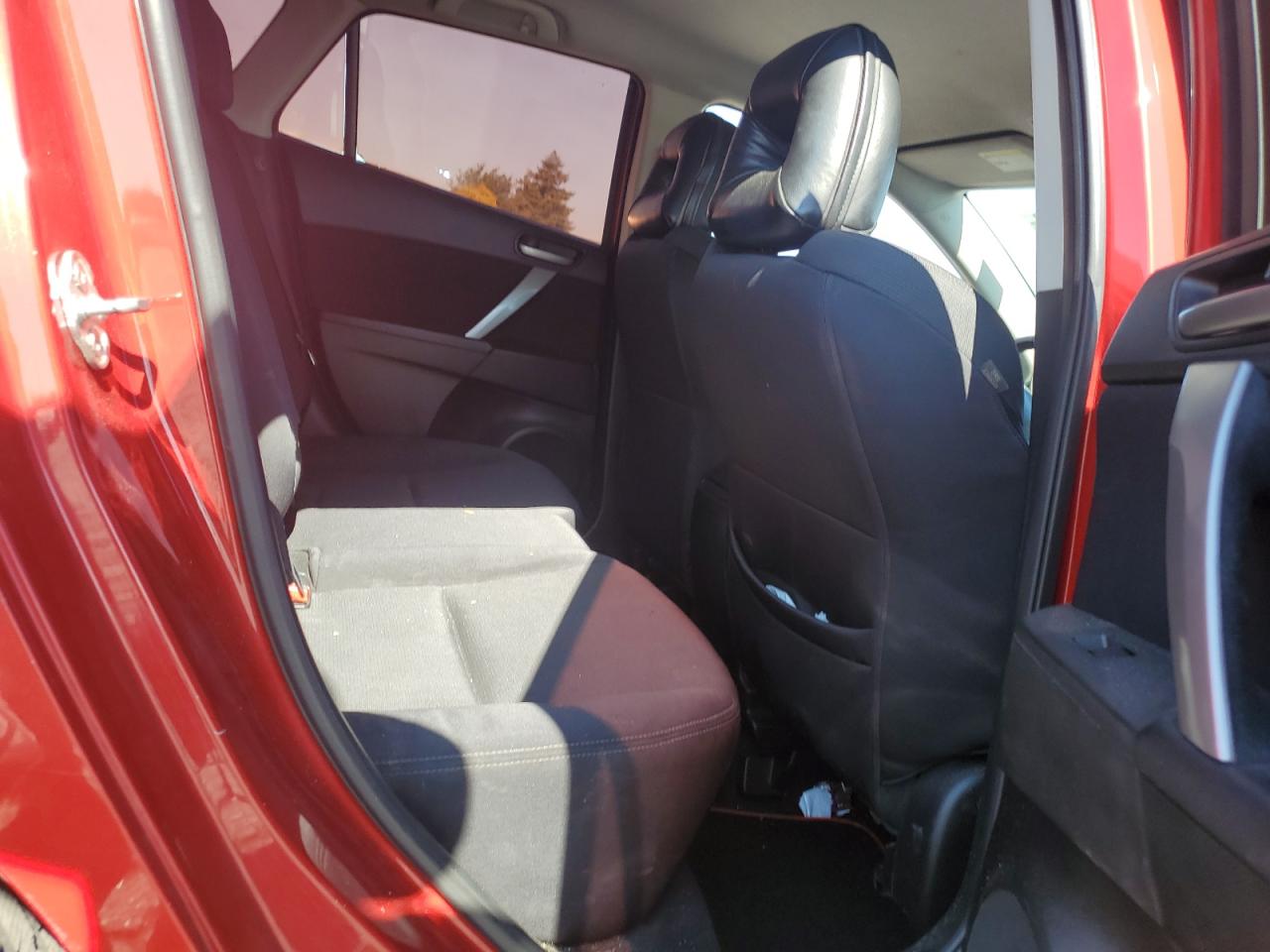 2010 Mazda 3 S VIN: JM1BL1H67A1138421 Lot: 83807985