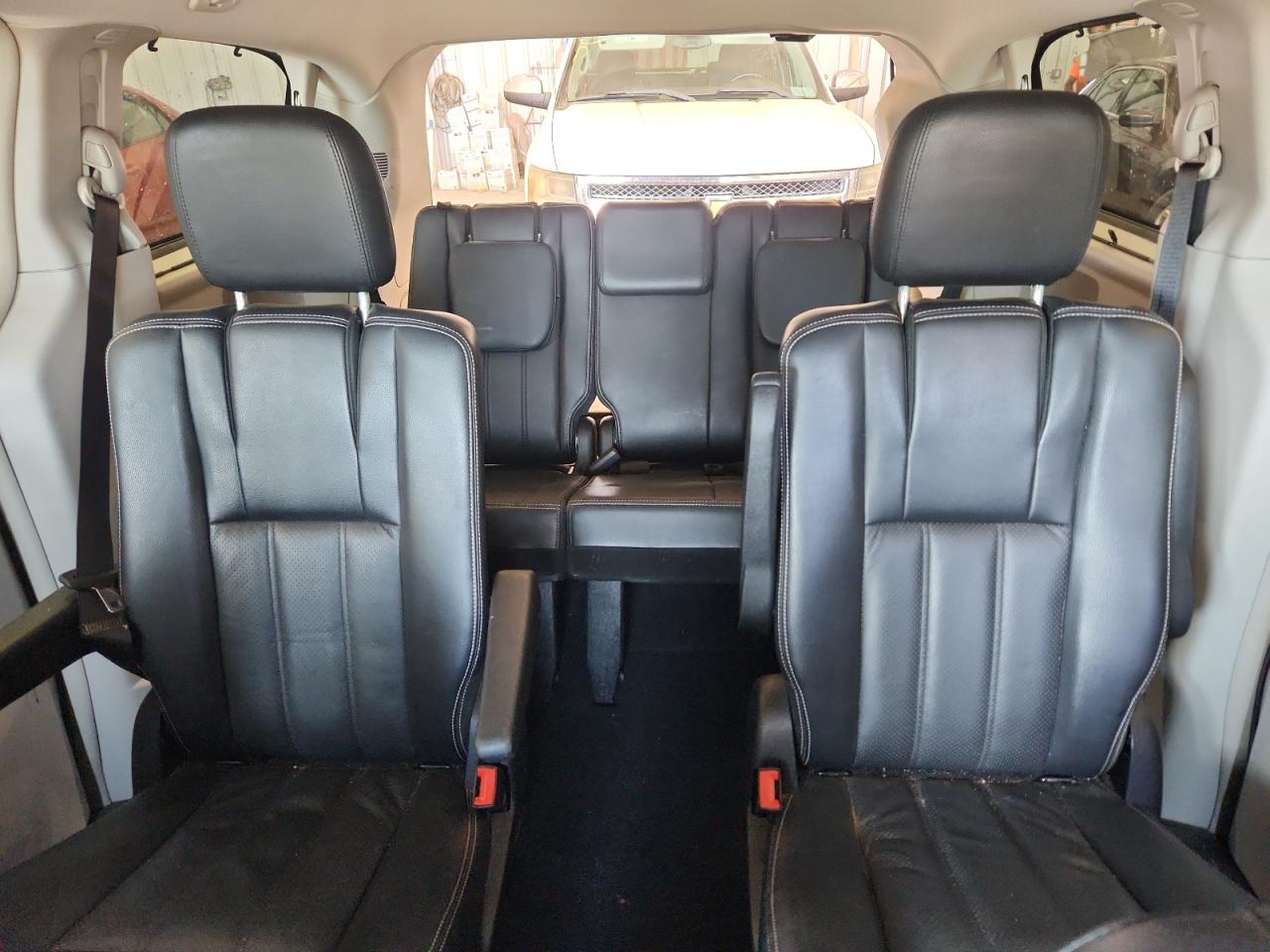 2011 Chrysler Town & Country Touring L VIN: 2A4RR8DG5BR749723 Lot: 84618105