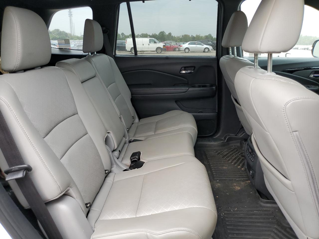 2019 Honda Passport VIN: 5FNYF8H06KB001033 Lot: 81599635