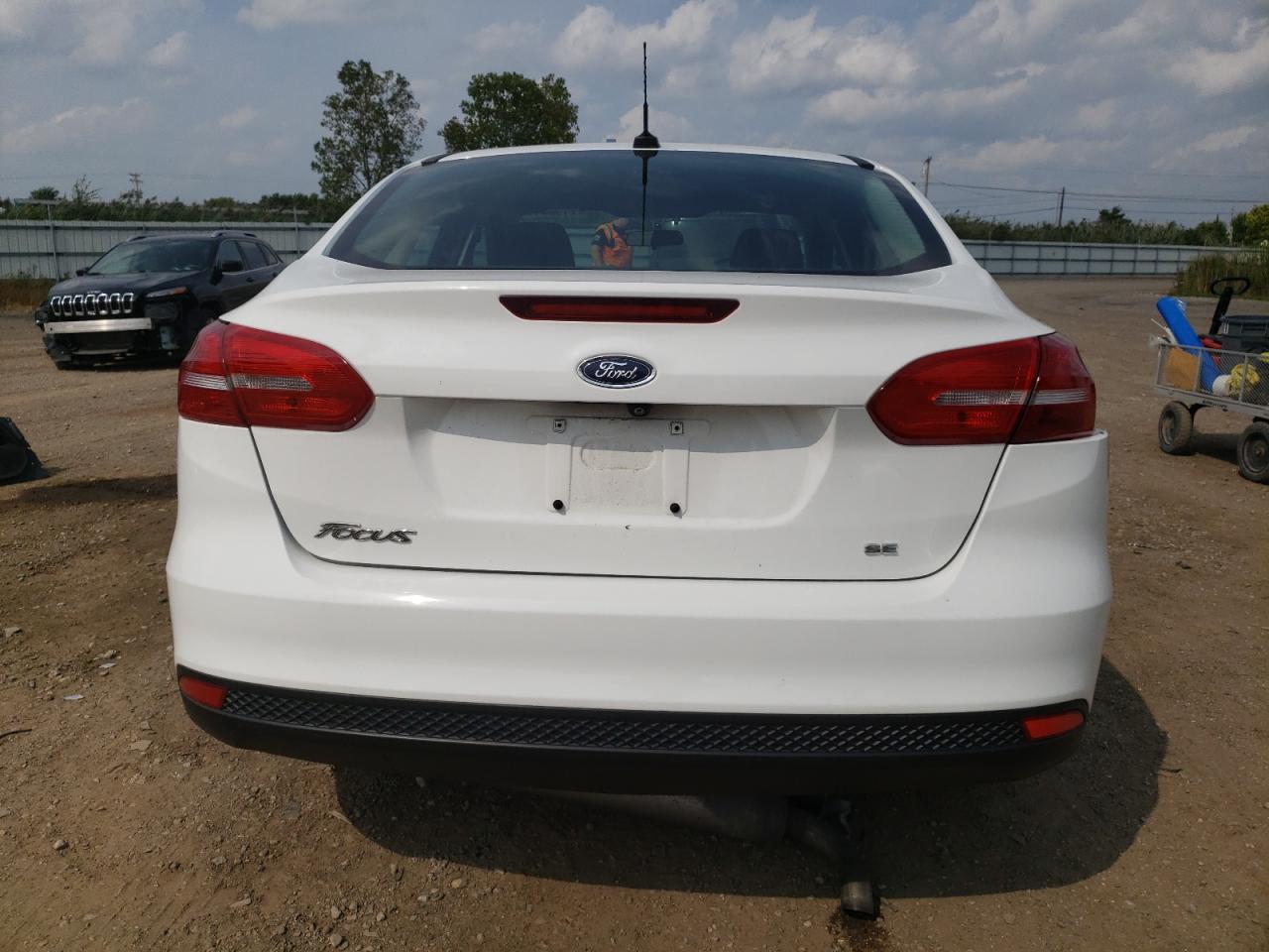 2018 Ford Focus Se VIN: 1FADP3F27JL257668 Lot: 71638495