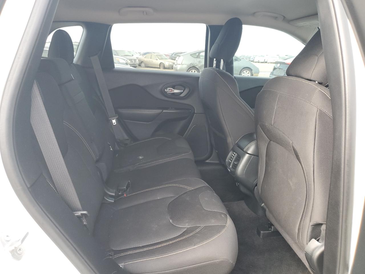 2015 Jeep Cherokee Latitude VIN: 1C4PJLCB4FW741896 Lot: 81921205