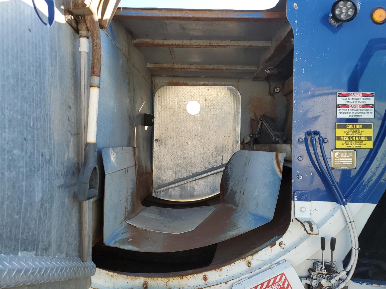 2018 International 4000 4300 - Semi Truck VIN: 1HTMMMMN2JH363814 Lot: 81648925