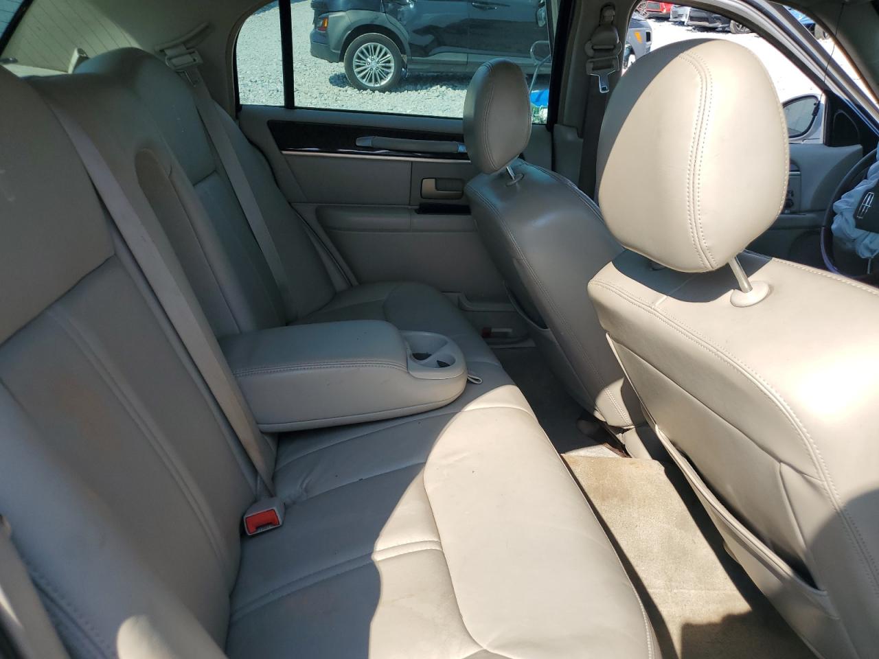 2008 Lincoln Town Car Signature Limited VIN: 2LNHM82WX8X658778 Lot: 81089305