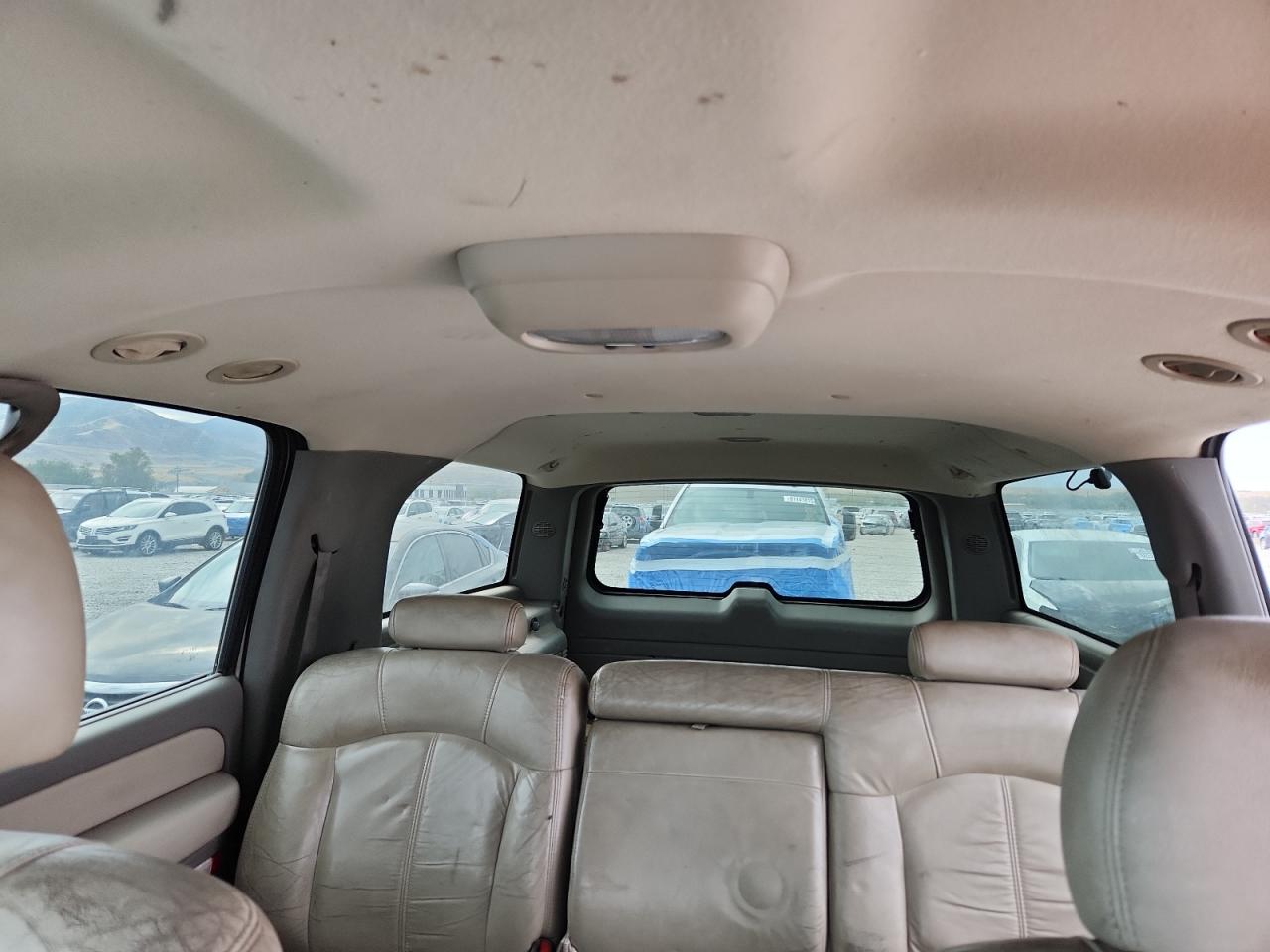 2001 Chevrolet Suburban K1500 VIN: 3GNFK16T71G175944 Lot: 71738985