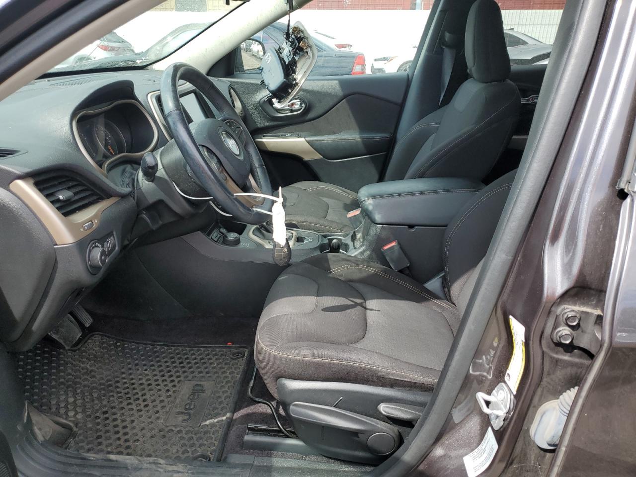 2017 Jeep Cherokee Latitude VIN: 1C4PJMCB0HW648561 Lot: 81309485