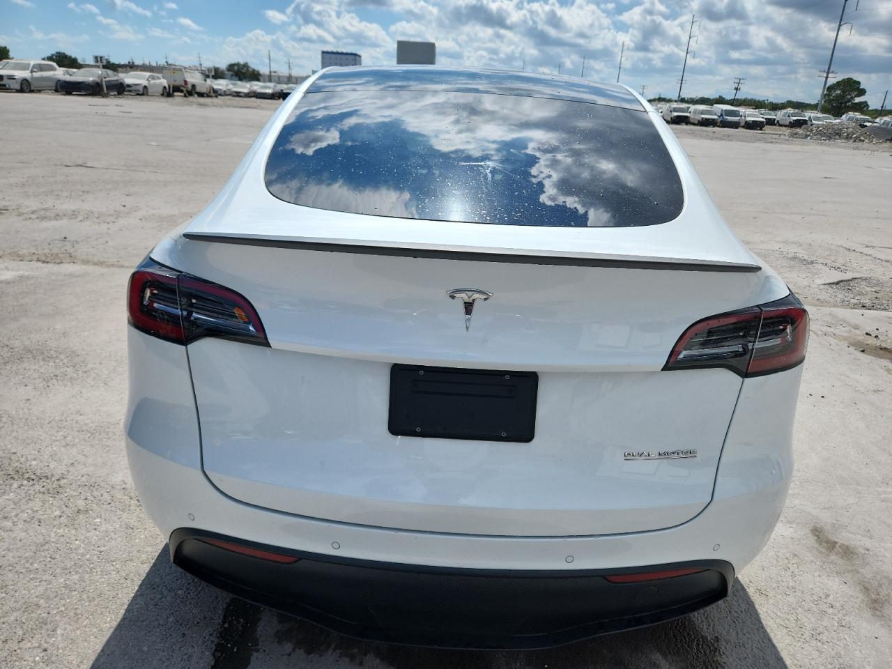 2022 Tesla Model Y VIN: 7SAYGDEF2NF322332 Lot: 82070175