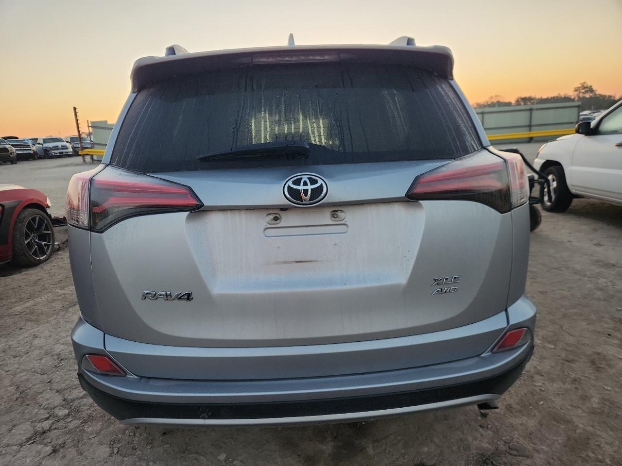 2017 Toyota Rav4 Xle VIN: 2T3RFREV4HW545009 Lot: 81439875