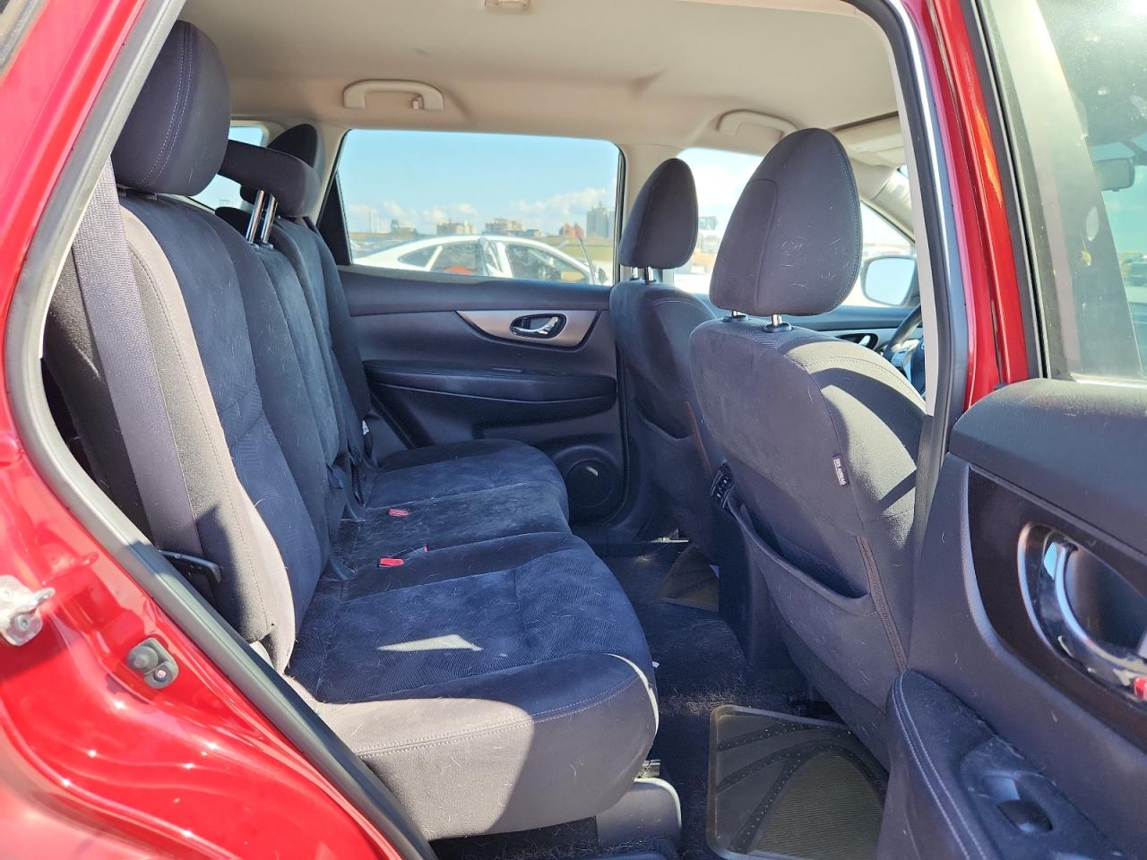 2015 Nissan Rogue S VIN: KNMAT2MTXFP511016 Lot: 81303715