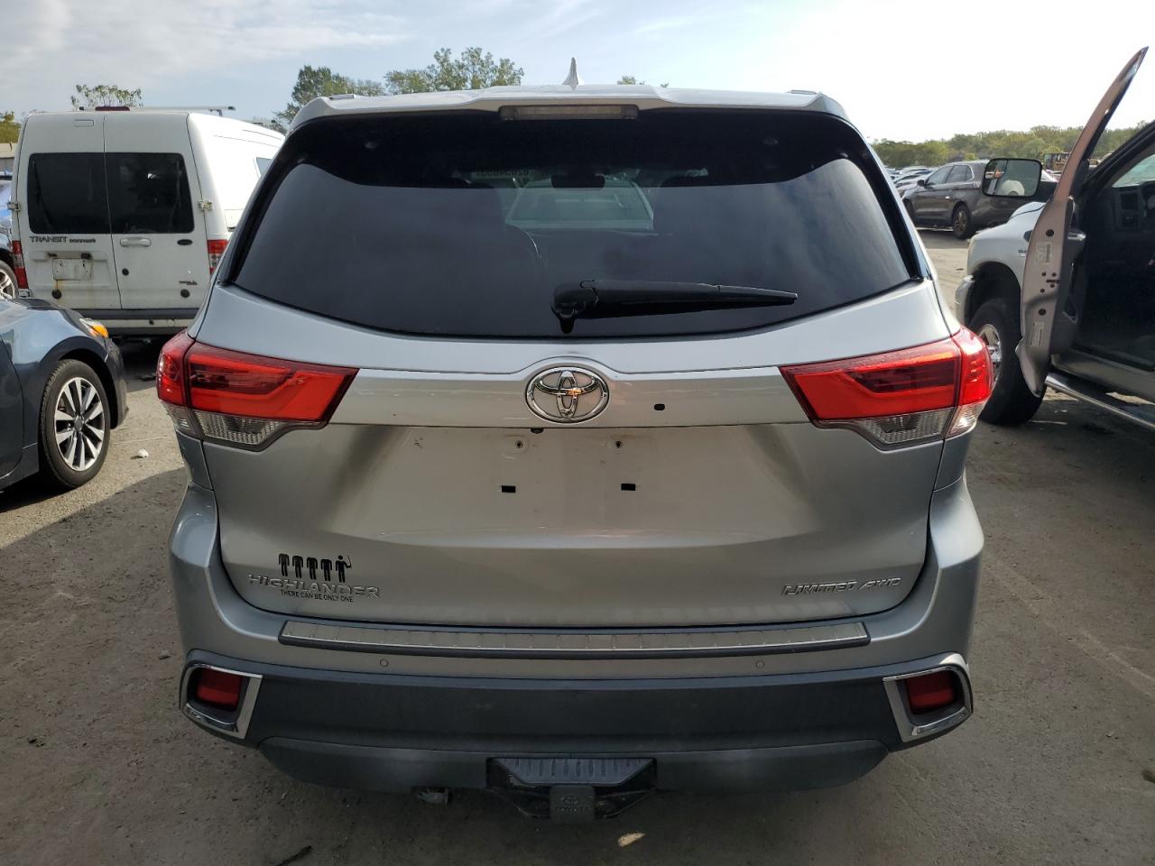 5TDDZRFH4JS820007 2018 Toyota Highlander Limited