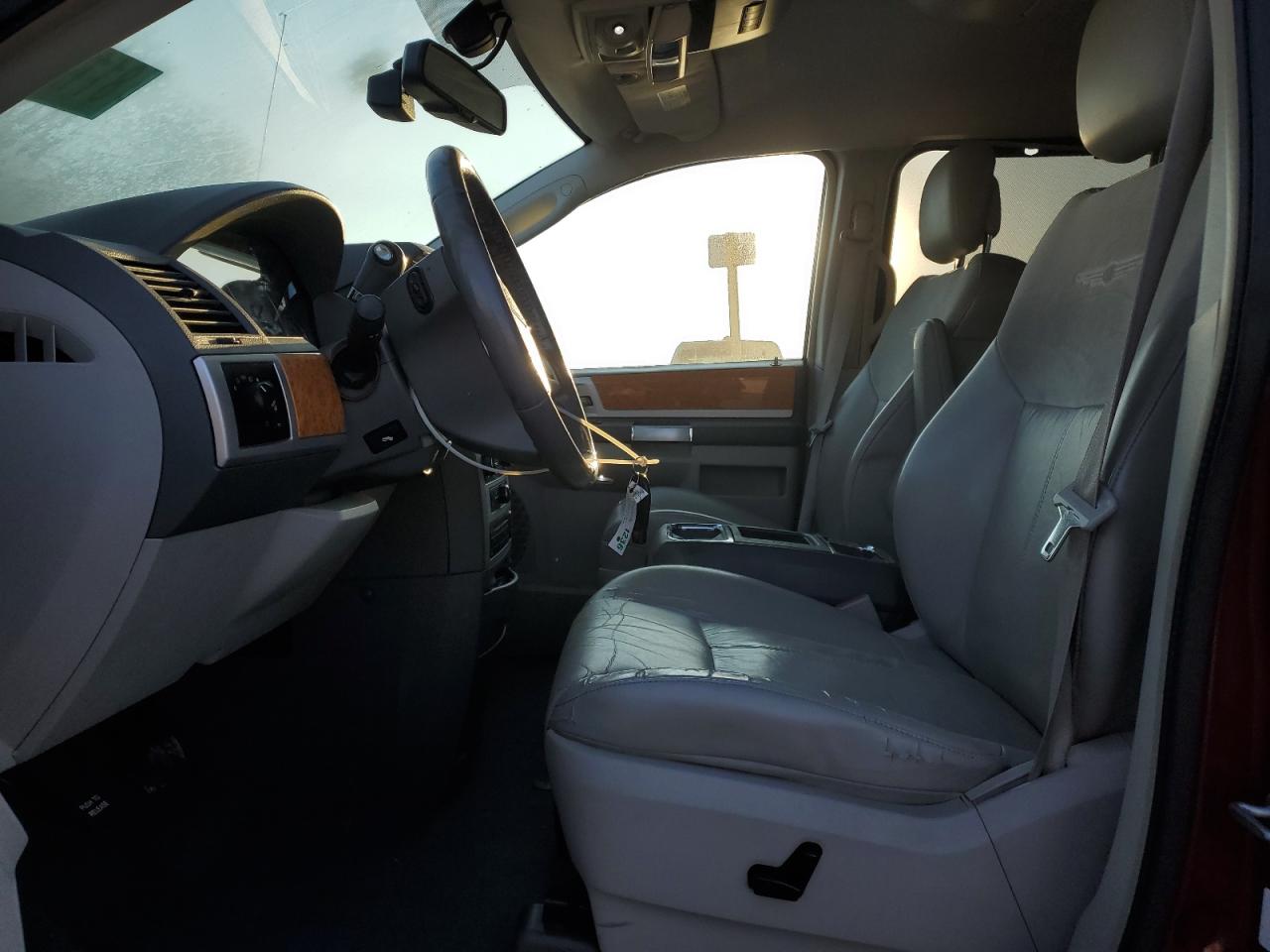 2010 Chrysler Town & Country Limited VIN: 2A4RR7DX5AR322146 Lot: 81127065