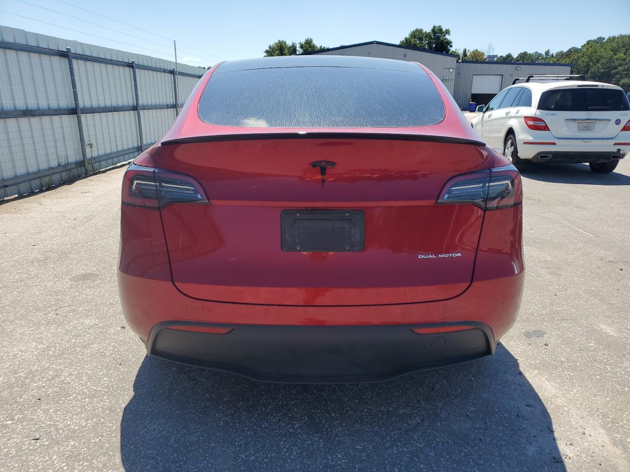 2024 Tesla Model Y VIN: 7SAYGDEE1RA269584 Lot: 70915945