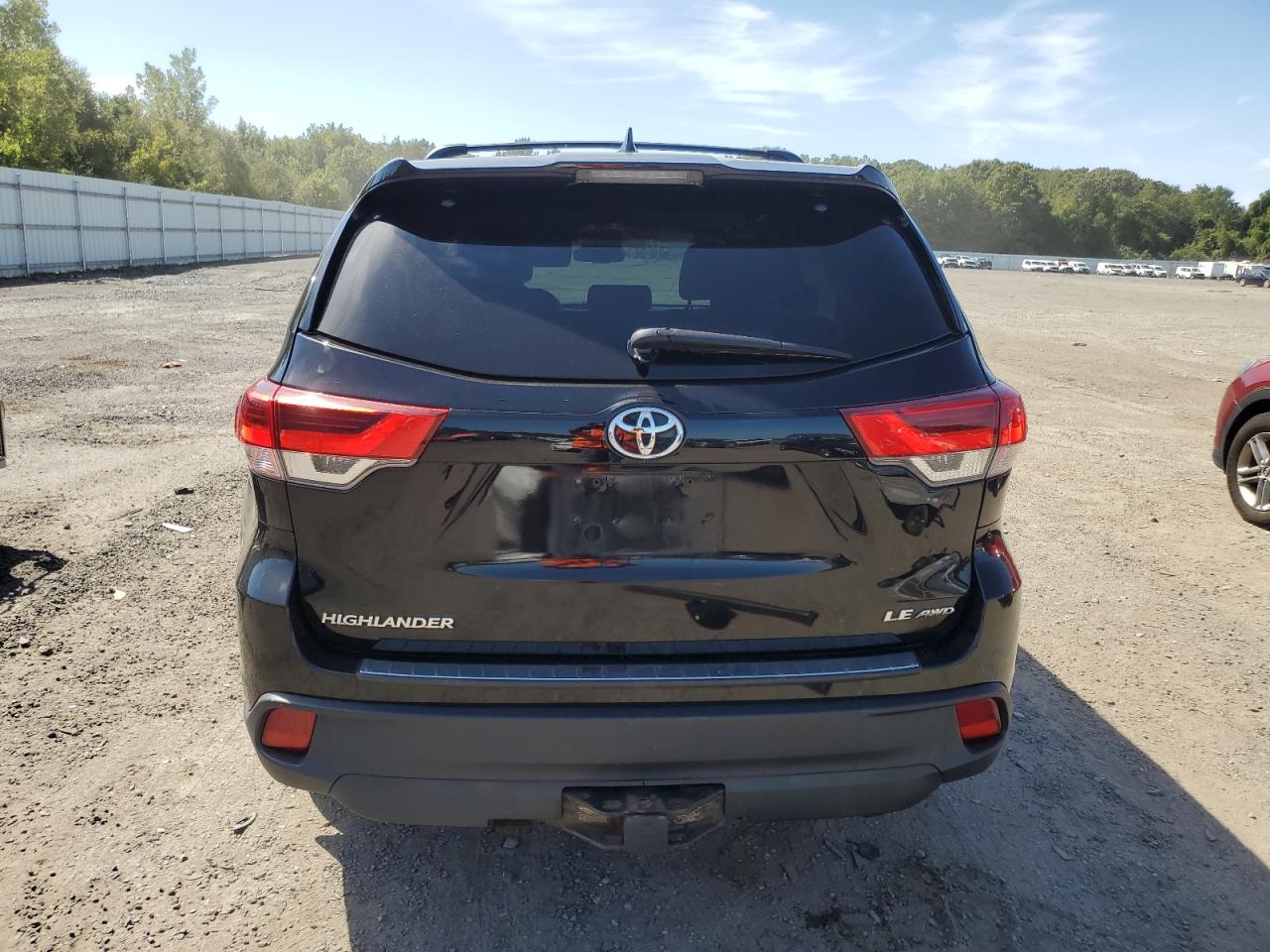2019 Toyota Highlander Le VIN: 5TDBZRFH4KS996967 Lot: 71060975