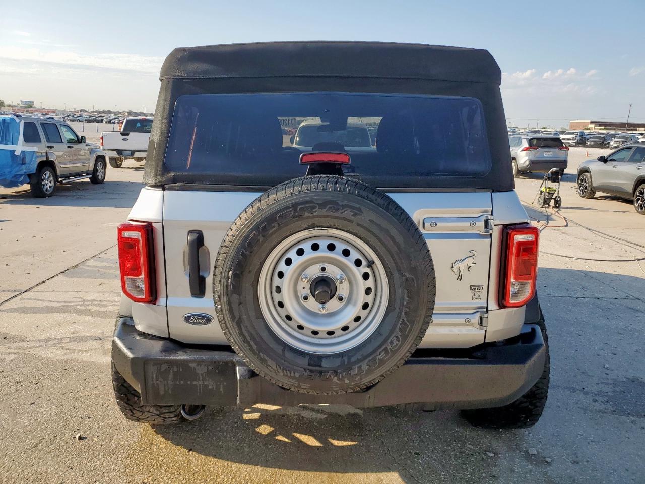 2023 Ford Bronco Base VIN: 1FMDE5BH1PLB05489 Lot: 71205725