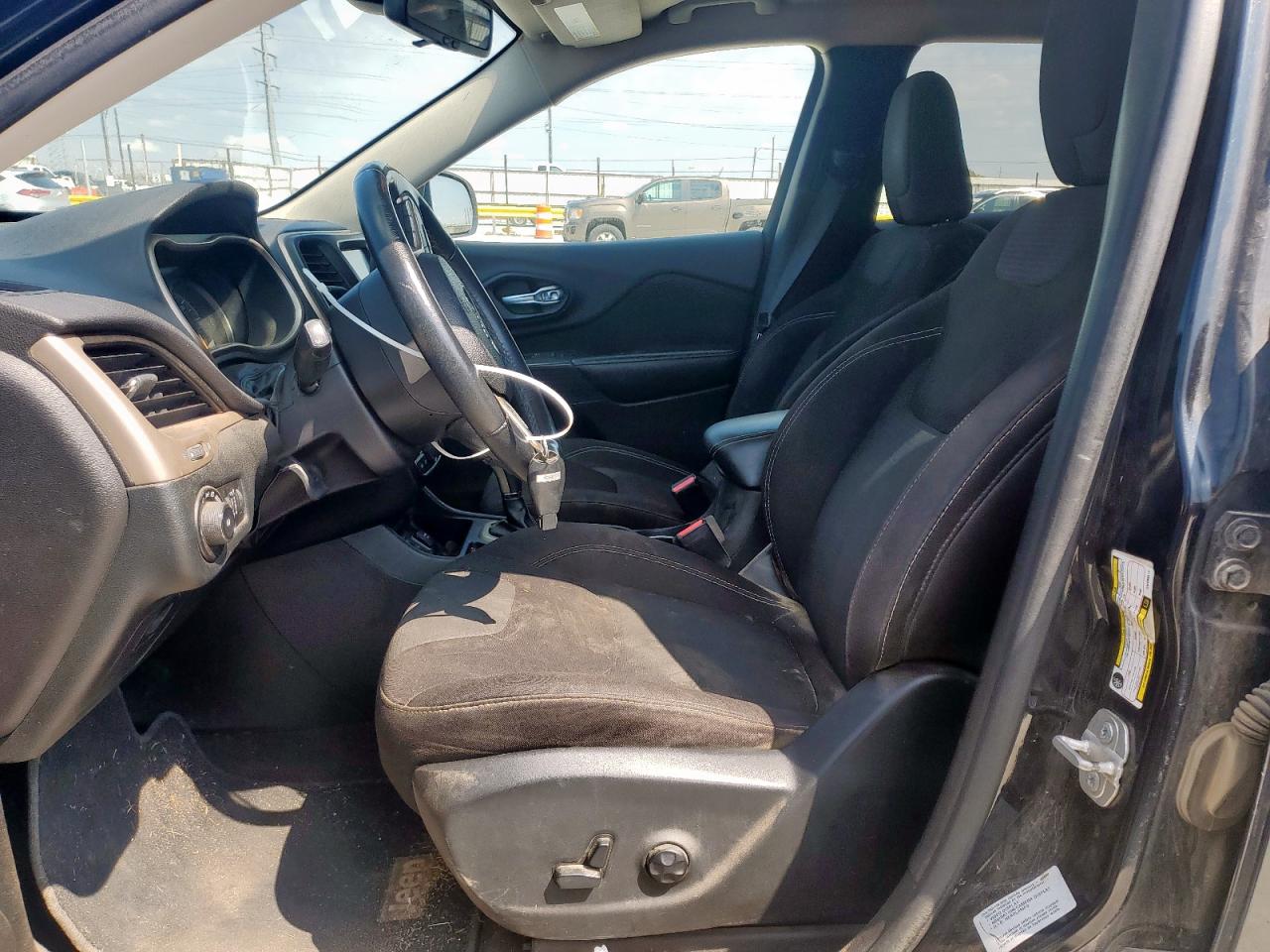 2016 Jeep Cherokee Latitude VIN: 1C4PJLCB5GW265417 Lot: 71215655