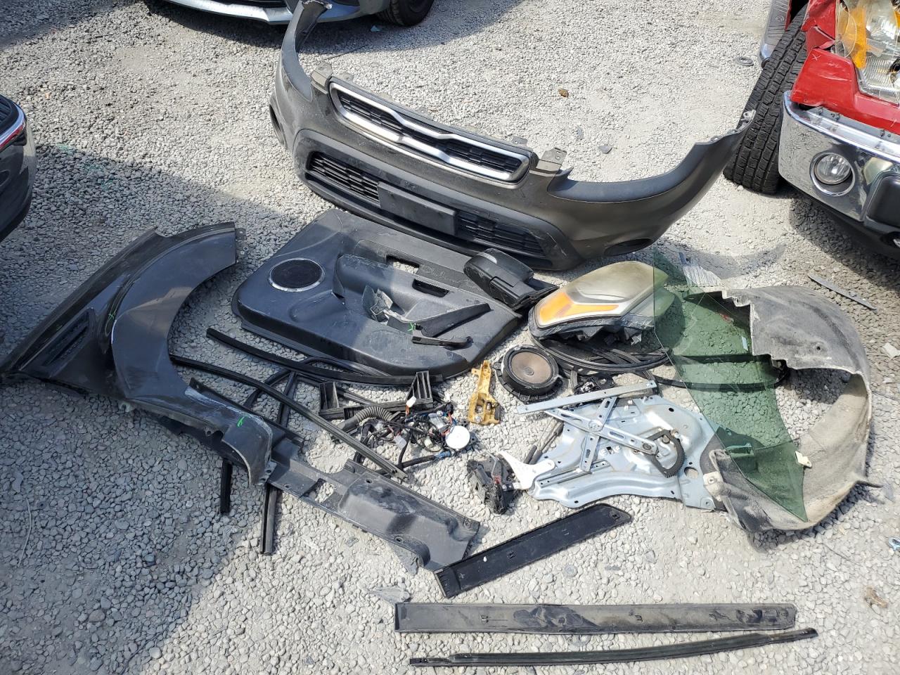 2013 Kia Soul + VIN: KNDJT2A6XD7565685 Lot: 80133775