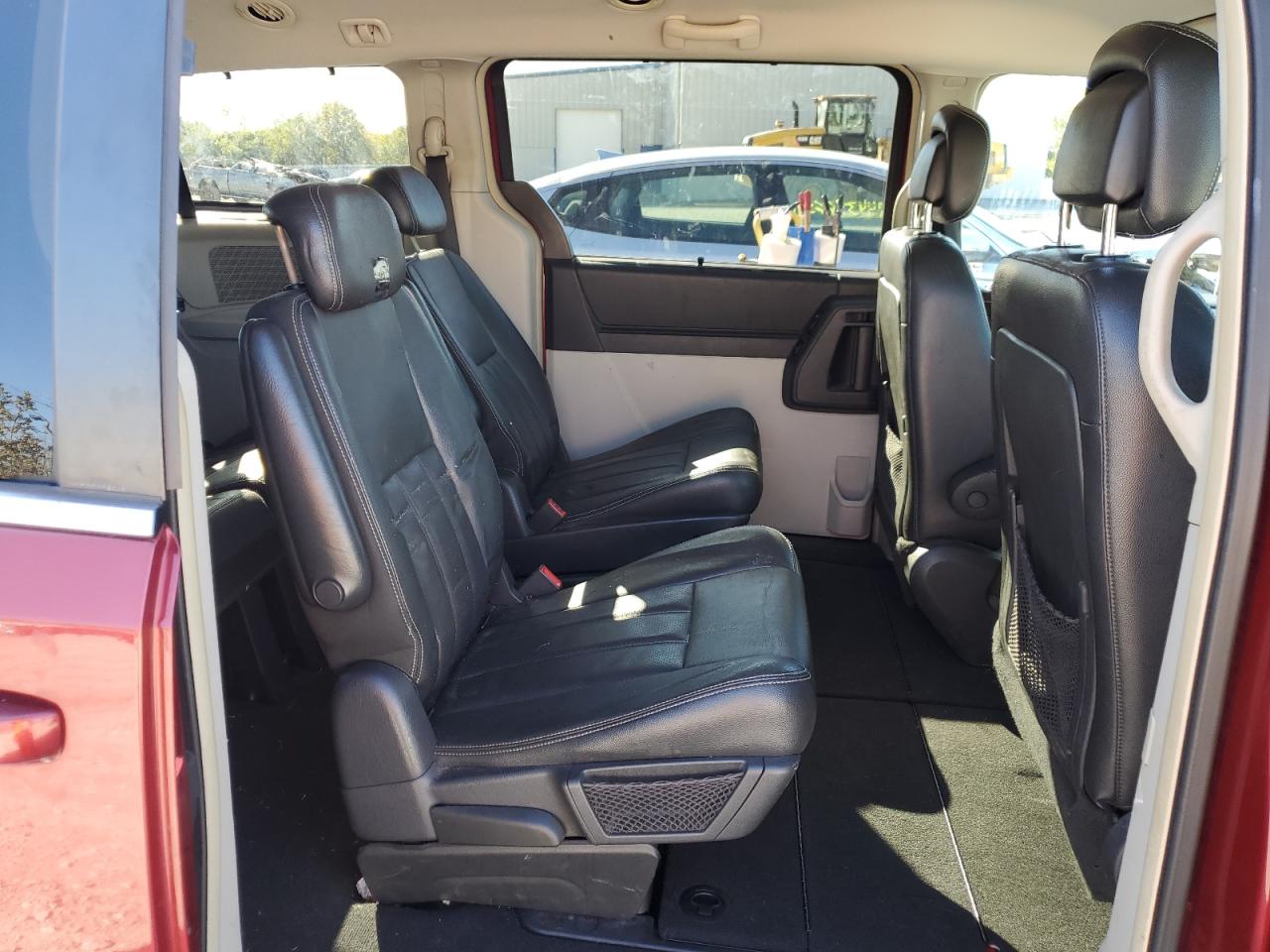 2010 Chrysler Town & Country Touring Plus VIN: 2A4RR8D13AR338489 Lot: 83876465